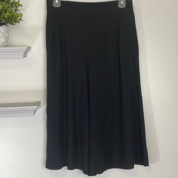 Black Designer Gauchos with Pockets - Picture 3 of 9